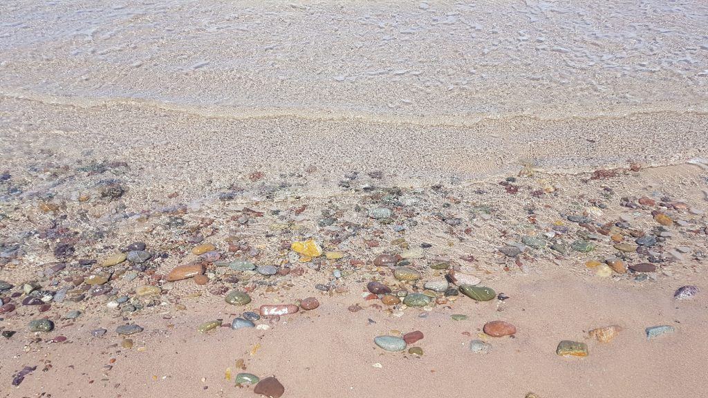 Spiaggia di Calvi, ciottoli colorati
